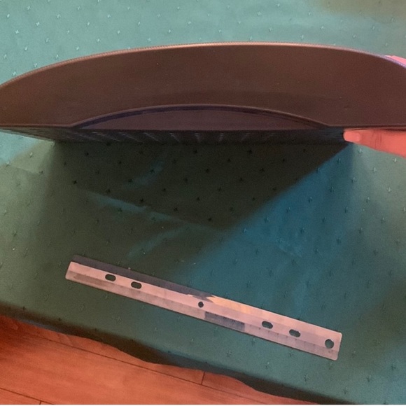 Workout Equipment Bundle: plank board, balancing disc and 26” fitness ball - Picture 4 of 11